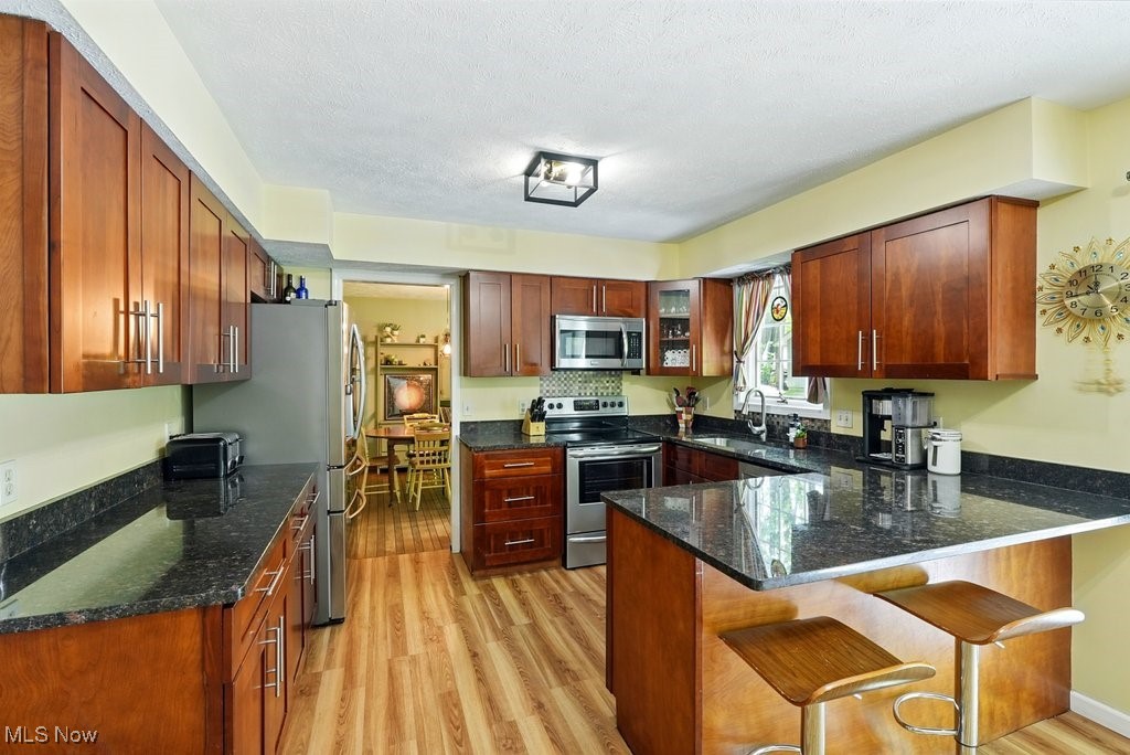 Novelty, Ohio 44072, United States, 4 Bedrooms Bedrooms, ,4 BathroomsBathrooms,Residential,Contingent,144679