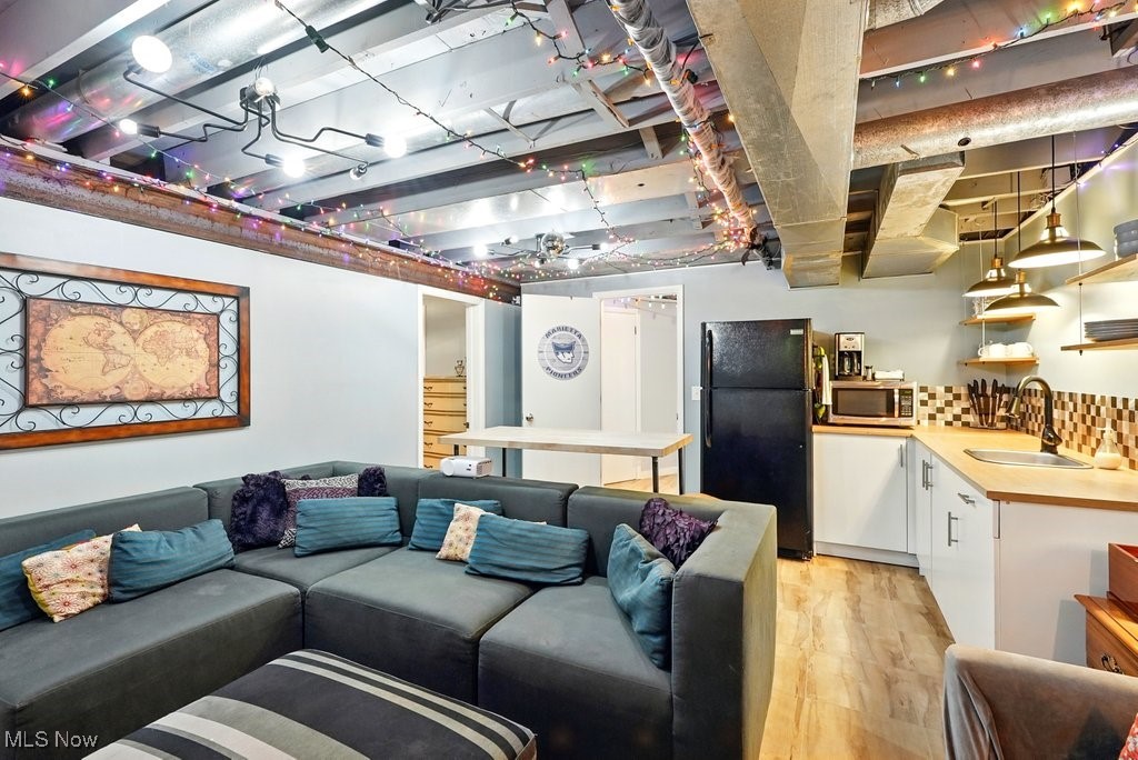 Novelty, Ohio 44072, United States, 4 Bedrooms Bedrooms, ,4 BathroomsBathrooms,Residential,Contingent,144679