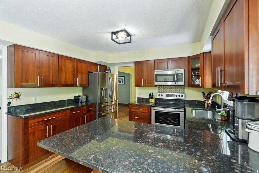 Novelty, Ohio 44072, United States, 4 Bedrooms Bedrooms, ,4 BathroomsBathrooms,Residential,Contingent,144679