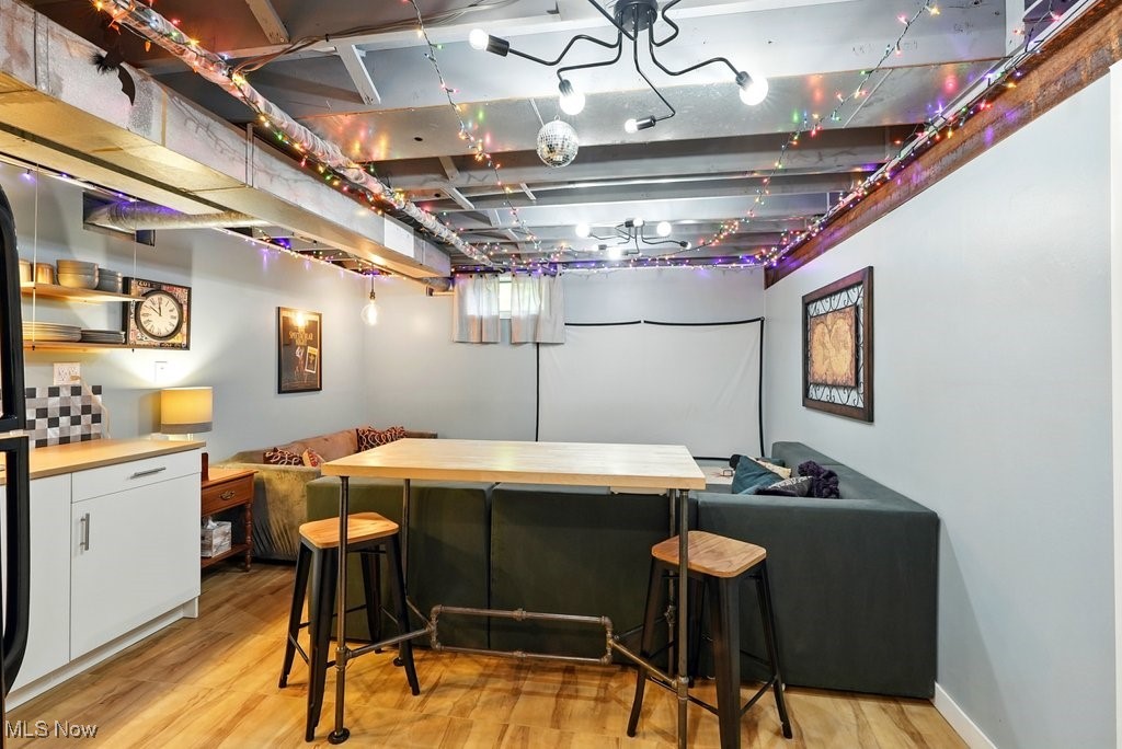 Novelty, Ohio 44072, United States, 4 Bedrooms Bedrooms, ,4 BathroomsBathrooms,Residential,Contingent,144679