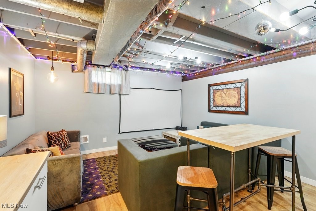 Novelty, Ohio 44072, United States, 4 Bedrooms Bedrooms, ,4 BathroomsBathrooms,Residential,Contingent,144679