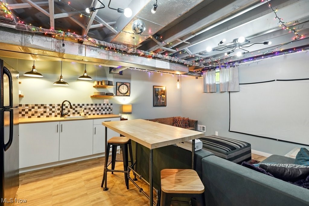 Novelty, Ohio 44072, United States, 4 Bedrooms Bedrooms, ,4 BathroomsBathrooms,Residential,Contingent,144679