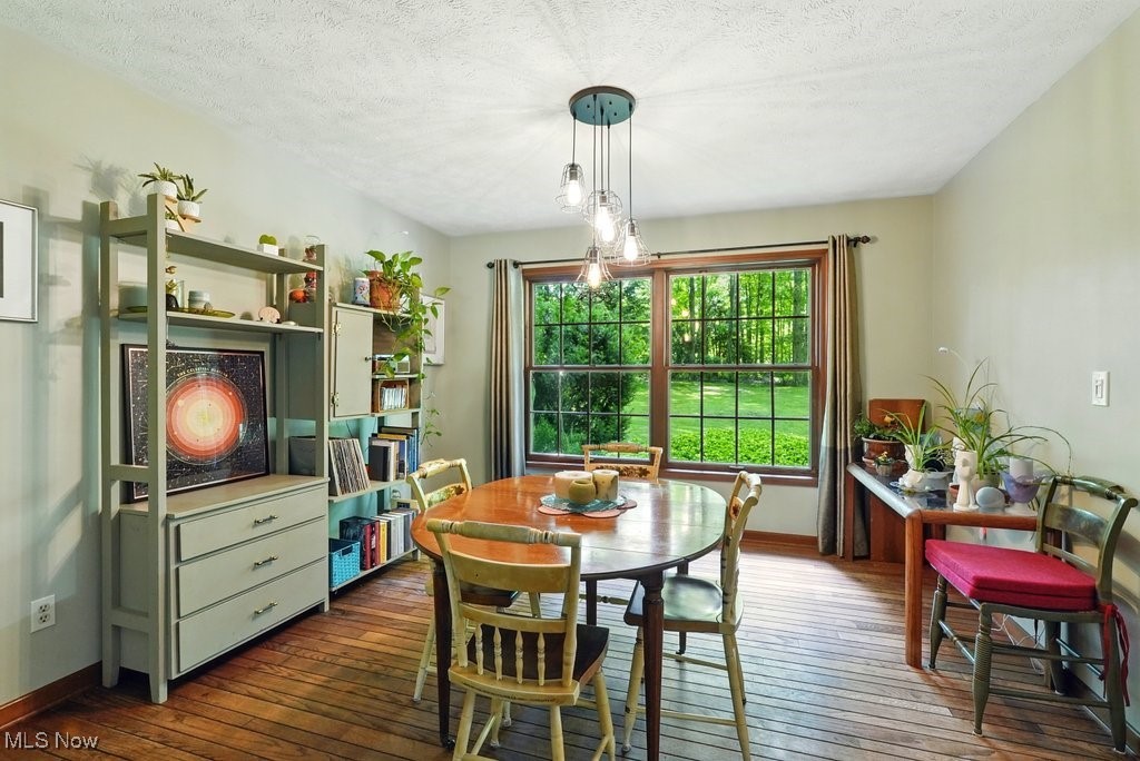 Novelty, Ohio 44072, United States, 4 Bedrooms Bedrooms, ,4 BathroomsBathrooms,Residential,Contingent,144679