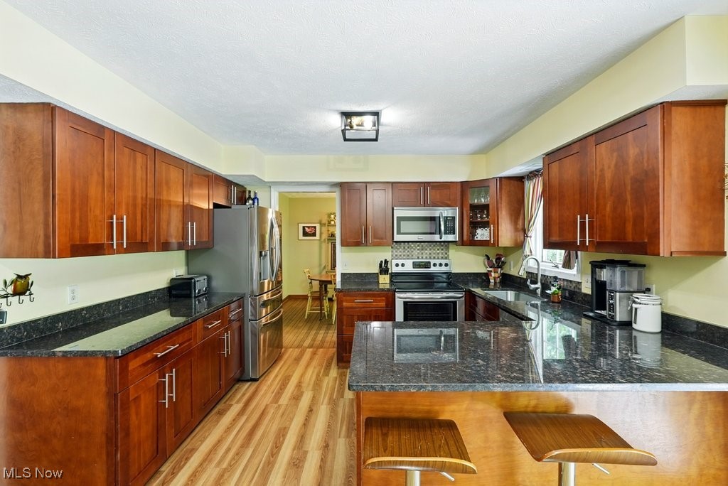 Novelty, Ohio 44072, United States, 4 Bedrooms Bedrooms, ,4 BathroomsBathrooms,Residential,Contingent,144679