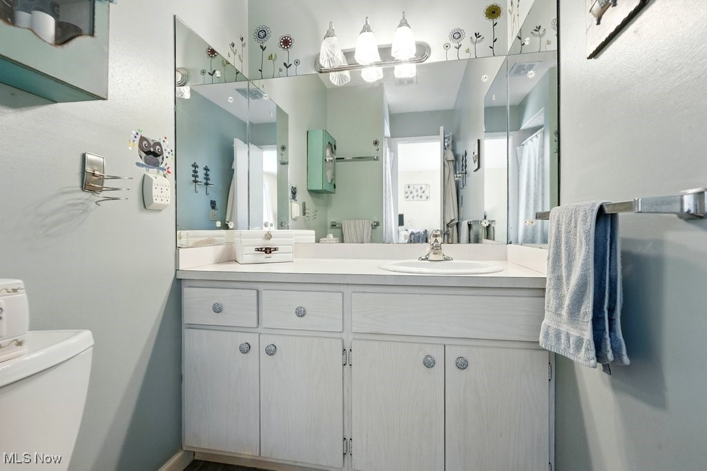 Novelty, Ohio 44072, United States, 4 Bedrooms Bedrooms, ,4 BathroomsBathrooms,Residential,Contingent,144679