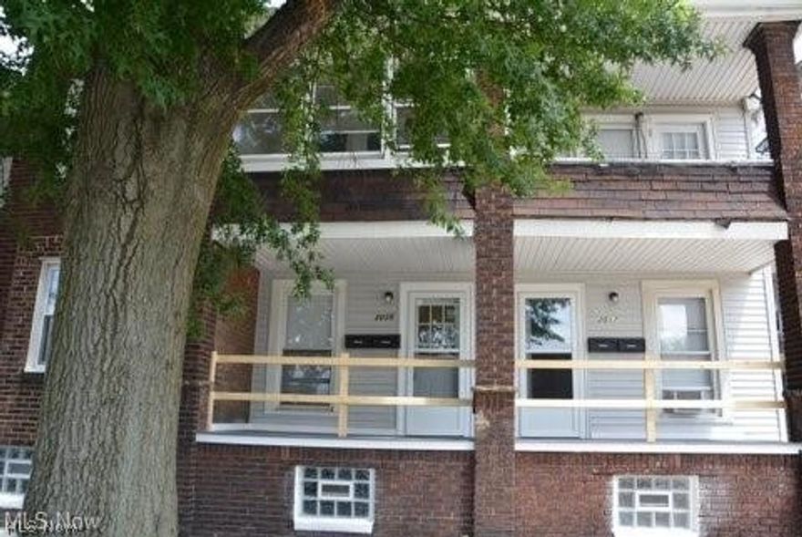 This fabulous Pied-a-terre is mins from UH, Case Western Reserve, Fine Dining and your famous Bakeries with mins. Facing Brescia park In the heart of Historical District Little Italy. You will enjoy a completely renovated 2 bedroom, loft-style unit with newer appls,new bath and kitchen. Recent credit report required. Excellent credit, No Sec8 per owner. Tenant to secure there own parking. City permits available to park on the street.