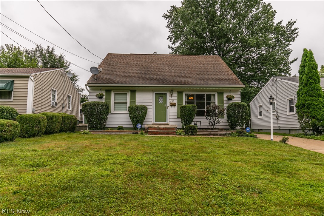 Welcome to this darling cape cod! The family room has a large front window to allow the natural sunlight to shine in. Check out the kitchen with beautiful cabinets and stainless steel appliances. Two nicely sized bedrooms on the main floor and a large master room upstairs. The master room upstairs can be your own relaxing oasis. Bathroom has all been updated! A wonderful deck which makes the perfect spot to entertain for those summer cookouts that overlooks the fenced-in backyard.