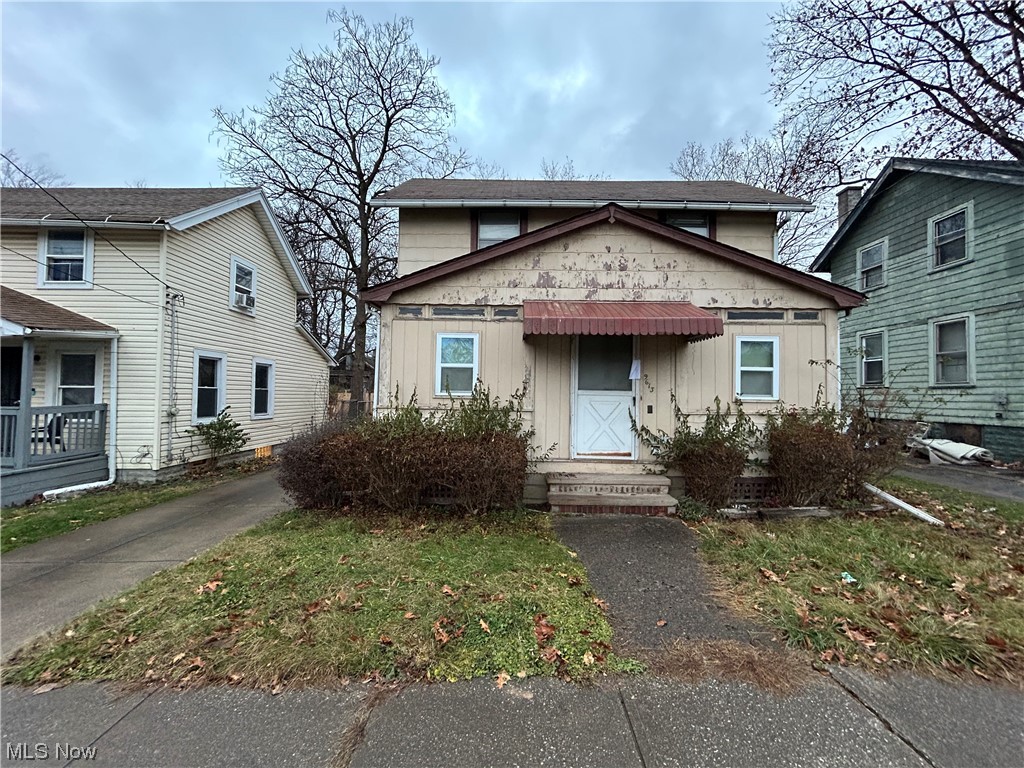 Looking for your next investment property to add to your portfolio or perhaps a home to call your own? Look no further. With a little TLC, the ROI on this property exceeds the 1% rule. Rent in this zip code for 3 bedroom single family homes are between $1100- $1300 per month. Don't miss this opportunity to build passive income. Schedule your private showing today.