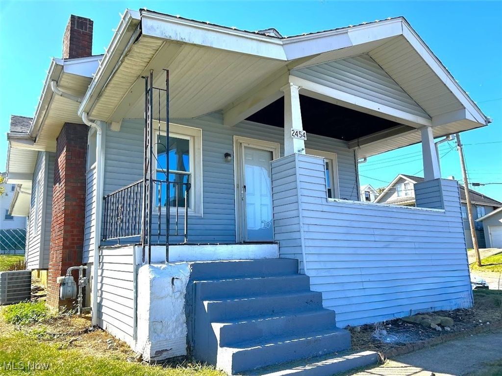 Photo of 2454 Cleveland Avenue, Steubenville, OH 43952 (MLS # 5181633)