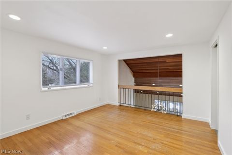 Tiny photo for 32150 S Woodland Road, Cleveland, OH 44124 (MLS # 5188082)