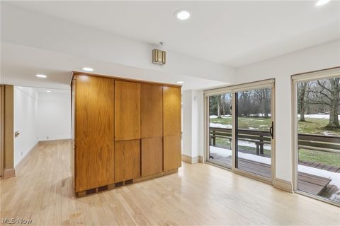 Tiny photo for 32150 S Woodland Road, Cleveland, OH 44124 (MLS # 5188082)