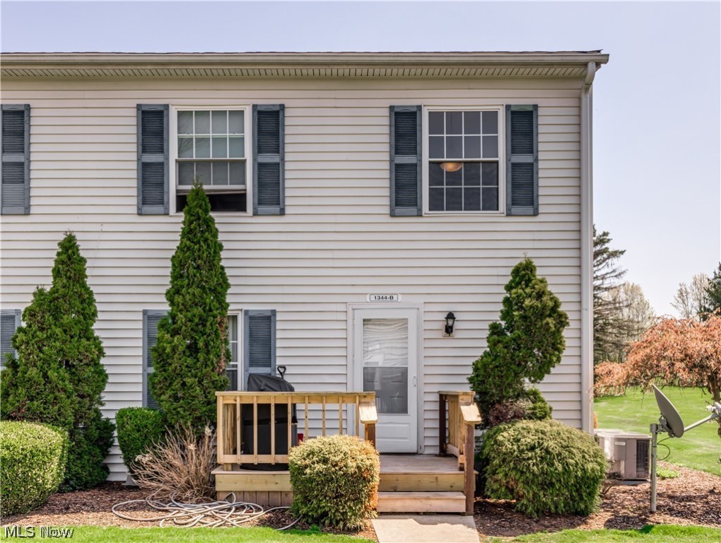 Beautiful, spacious 2 bedroom condo. Enjoy in unit washer/dryer, eat-in kitchen with room for a dining table. Fresh landscaping can be admired from your front porch. Enjoy nearby highway access, restaurants and shopping. Schedule your tour today!