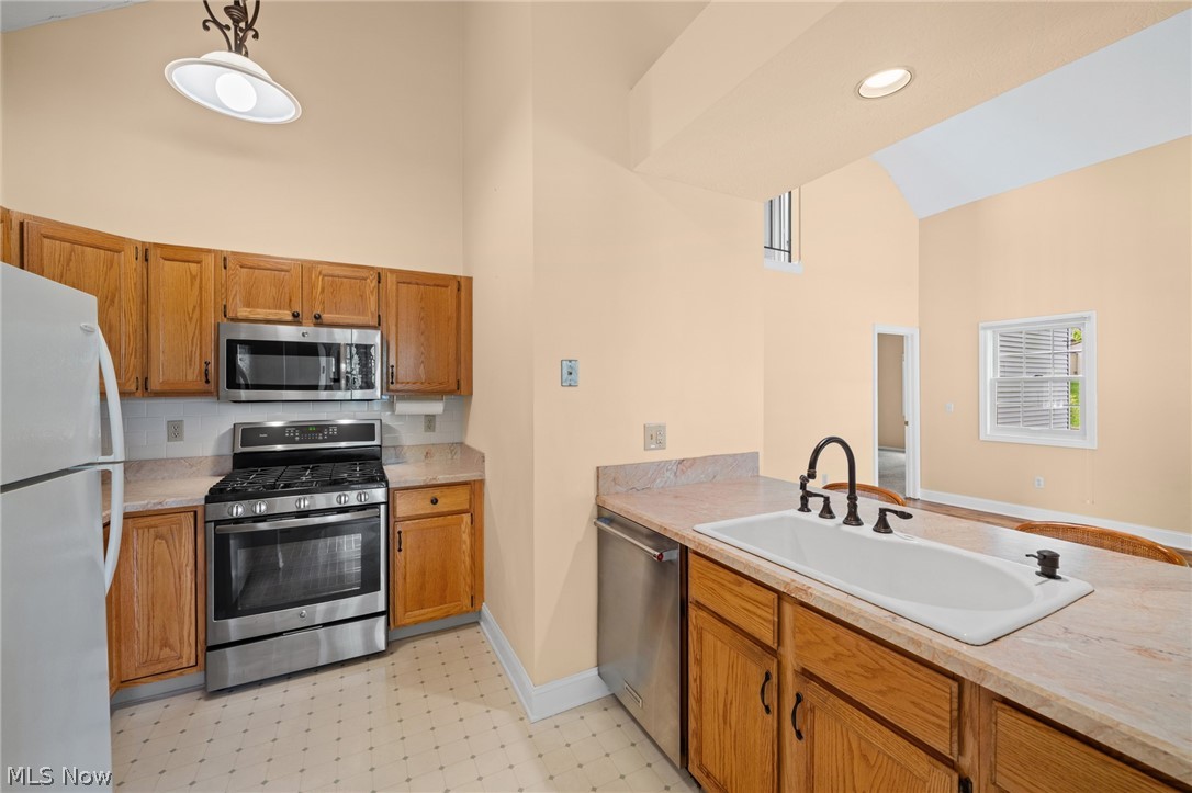 1235 Candlewick Lane 3-11