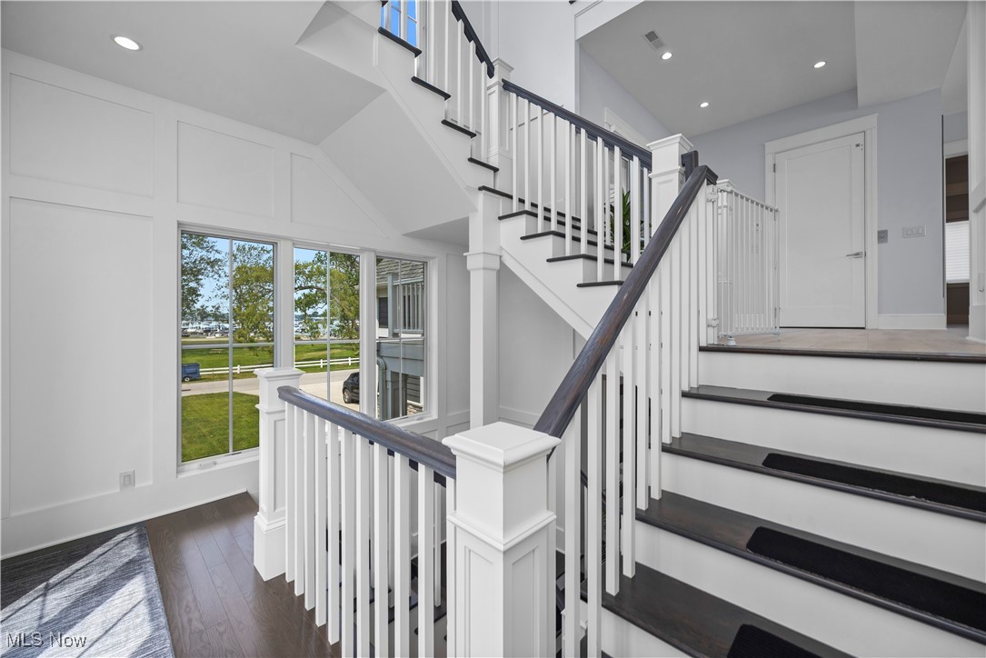 377 Lakewood