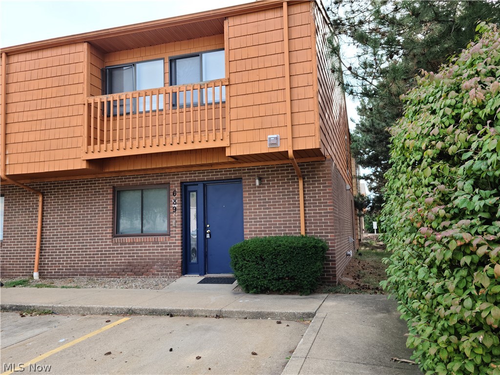 689 Carroll St Akron, OH 44314 is a newly remodeled end unit Townhouse with 5 bedrooms and 5 bathrooms of which 1 bedroom and 1 bathroom is located on the 1st floor and 4 bedrooms with attached bathrooms are on the 2nd floor with Jack & Jill style bathrooms between the bedrooms. Section 8 welcome. On the 1st floor you'll be greeted into the foyer with new LVT flooring & flanking the hallway is the 1st floor bedroom with full wall of closets & a full bathroom across the hall. Midway down the hall is a fully applianced laundry room & utility room combination. Rear of the home is a HUGE Living Room with 2 large sliding glass doors to the rear patio & on the far end is the dining area & the fully applianced kitchen. There is off street parking in the townhouse community parking lots. The mailboxes are clustered & the community is on the Akron U Busline called the Roo. The property has an alarm system & the parking is lit and cameras for additional security. Rent includes the HOA fee for t