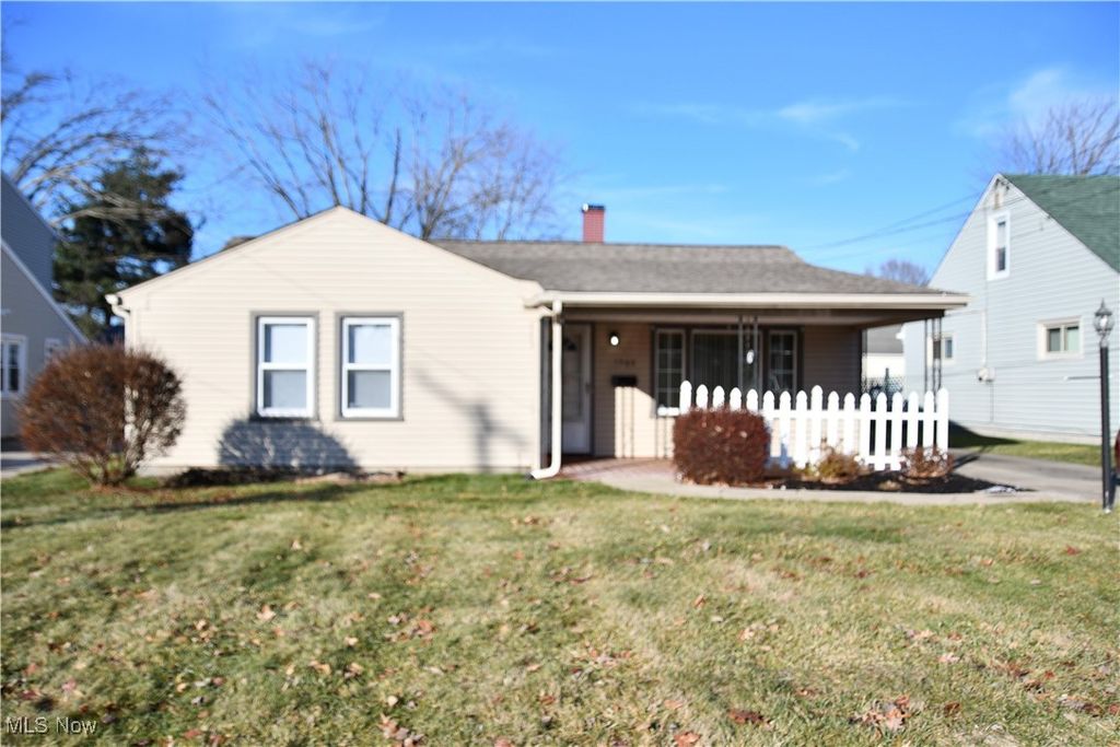 Photo of 1560 Chattanooga Avenue, Youngstown, OH 44514 (MLS # 5179364)