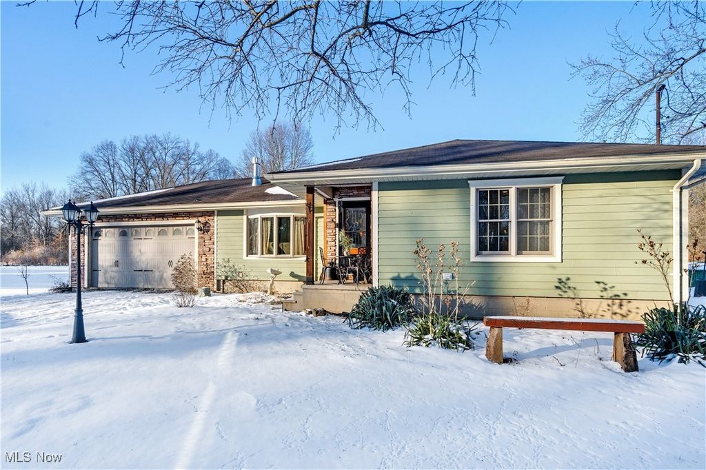 Photo of 3302 Castalia Avenue, Youngstown, OH 44505 (MLS # 5183060)