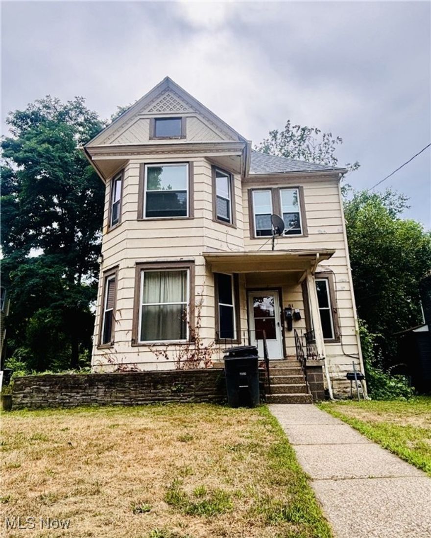 First Floor Twinplex in Chapel Hill Neighborhood! This single floor apartment has been freshly painted, cleaned and updated with new commercial grade carpet. Featuring new refrigerator in eat-in kitchen and utility room with adequate space for in-unit stackable washer and dryer and storage. This apartment is self-contained and comes with private off-street parking, spacious shared backyard, and a cemented common area that would make a great place for a grill or outdoor entertainment space. Tenant pays gas and electricity.  Serious inquiries should Call! Cats considered with pet deposit.