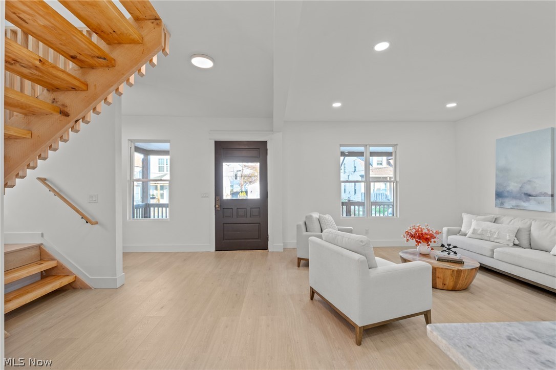 1422 W 77th Street