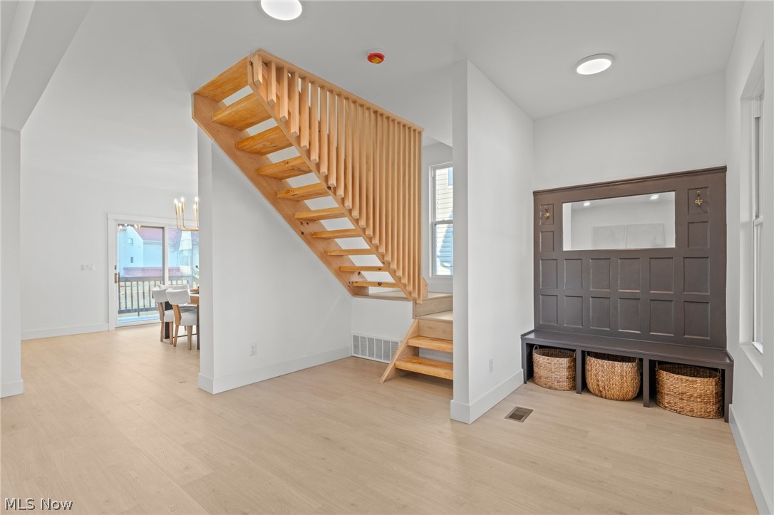 1422 W 77th Street