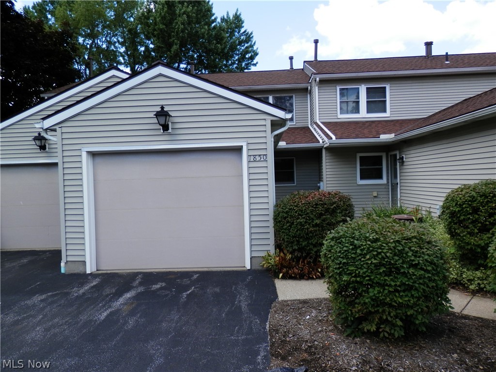 Nicely updated condo in Locust Grove that is ready for you to move in and enjoy. New carpet and flooring installed last week,the inside was freshly painted in a neutral tone,stainless steel appliances in kitchen (new stove less than a week old) ,(dish washer installed last year) and stainless refrigerator 2 years old. This condo is perfect for a buyer that doesn't want to be bothered with mowing grass, shoveling snow or keeping up with the exterior of a traditional house. This condo is comfortable and cozy with the gas fireplace providing comfort during the colder months. Note: stainless refrigerator,stove,dishwasher all stay with property along with washer and dryer.