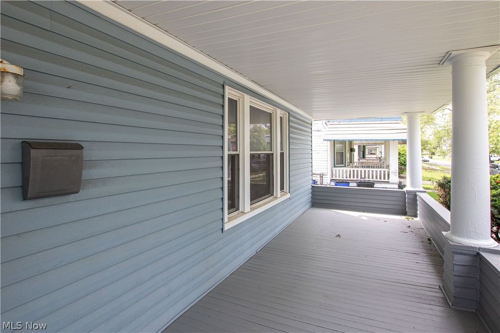 Photo of 635 E 115th Street, Cleveland, OH 44108 (MLS # 5208511)