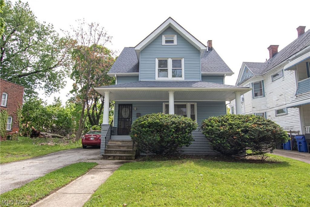 Photo of 635 E 115th Street, Cleveland, OH 44108 (MLS # 5208511)