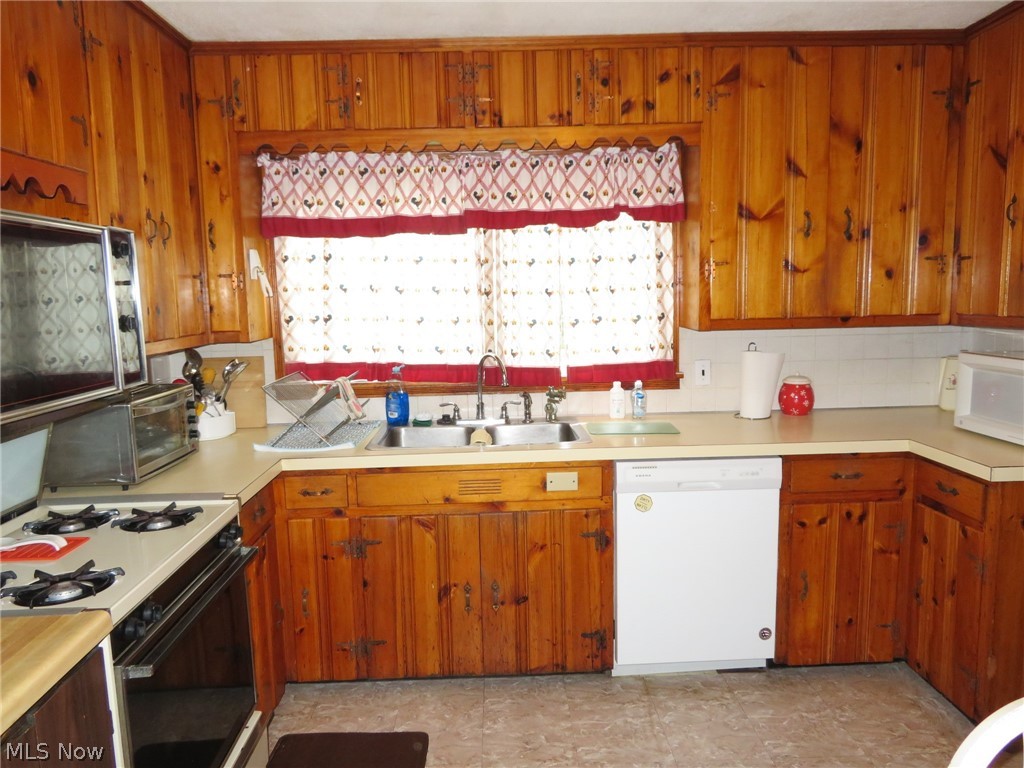 Cowles Lake - Residential