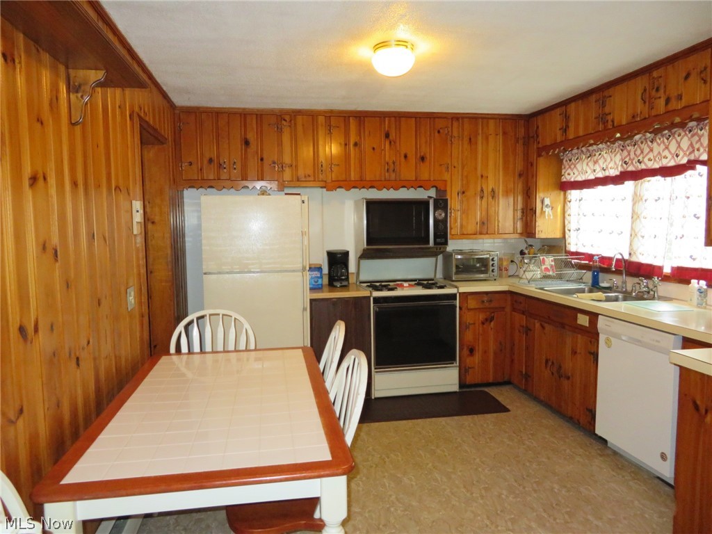 Cowles Lake - Residential