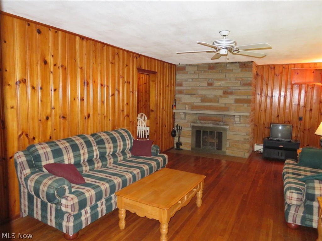 Cowles Lake - Residential