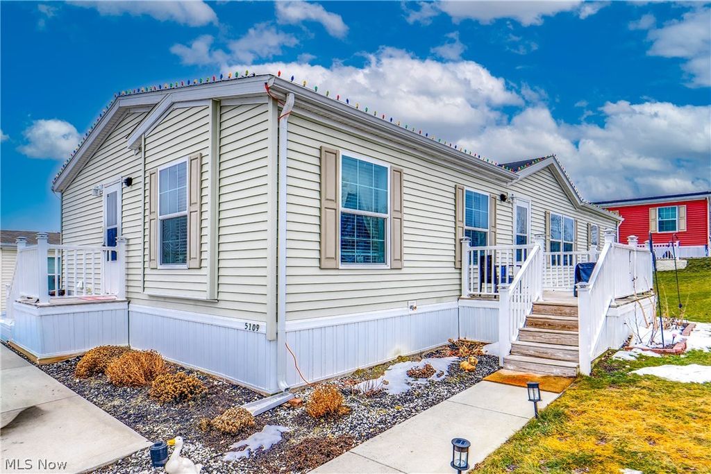 Photo of 5109 Redbud Drive SW #343, Navarre, OH 44662 (MLS # 5187406)