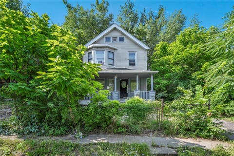 Photo of 9822 Raymond Avenue, Cleveland, OH 44104 (MLS # 5239374)