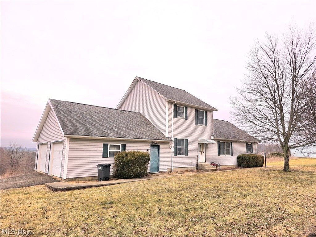 Photo of 141 Meadowpark Drive, Cambridge, OH 43725 (MLS # 5190997)