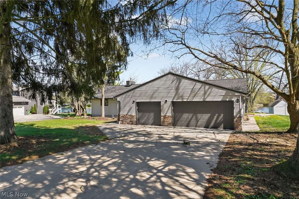 Photo of 5550 West Blvd Blvd NW, Canton, OH 44718 (MLS # 5201973)