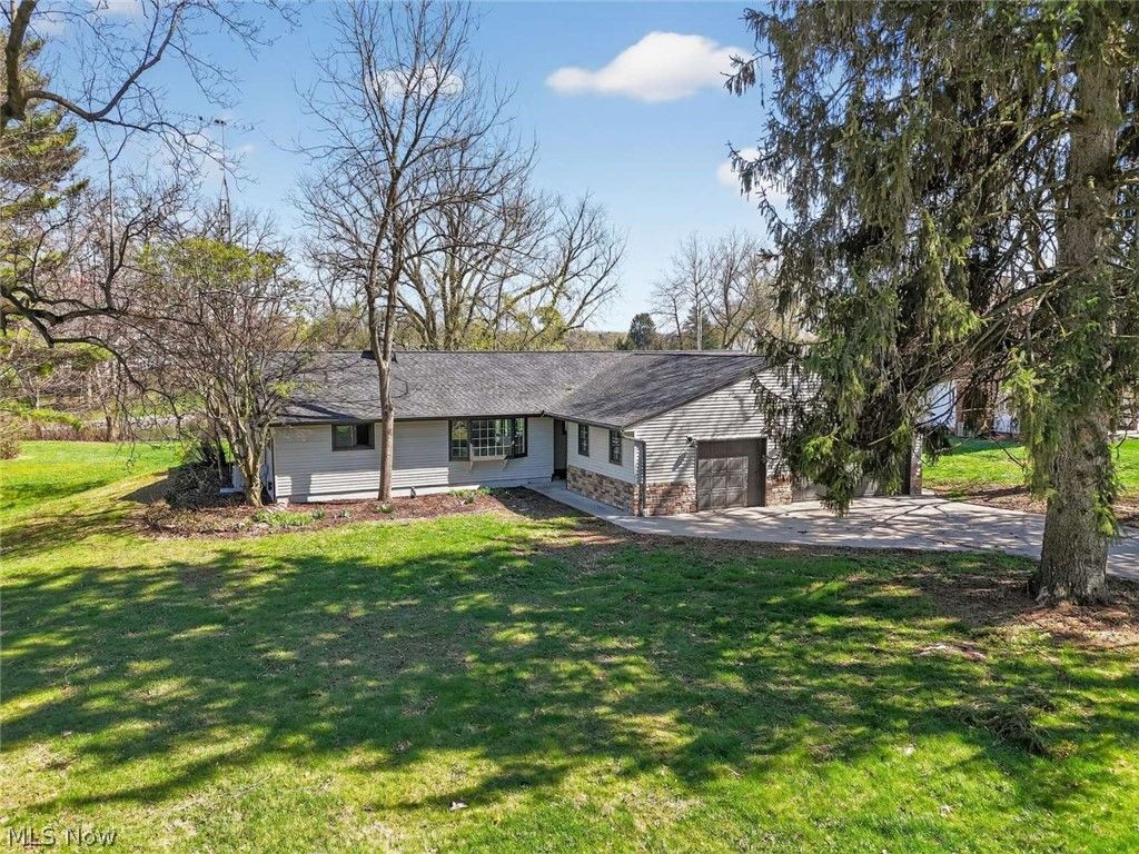 Photo of 5550 West Blvd Blvd NW, Canton, OH 44718 (MLS # 5201973)