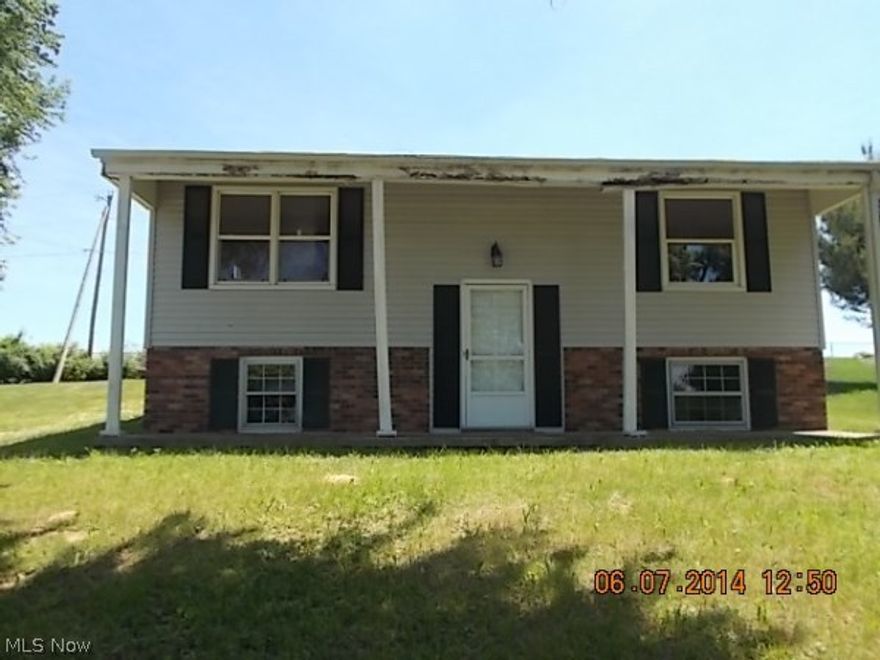 2 Bedroom, 2 Bath home on 0.3 acres. Eat in kitchen, living room and lower level family room. Property is being sold via online marketing event. Online marketing event on Homesearch.com Bidding start date 11/15/2014 to 11/19/2014.  Contact your agent for additional details for offers. Cash only buyers!