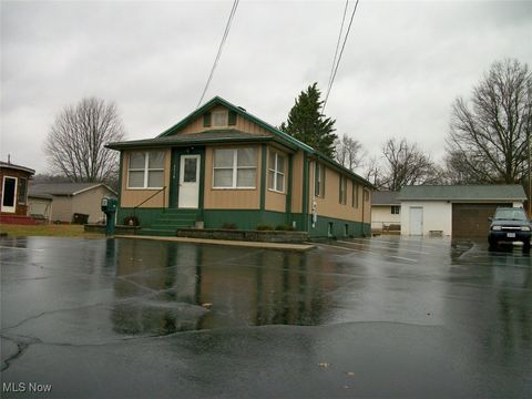 Photo of 2318 Washington Boulevard, Belpre, OH 45714 (MLS # 5179092)