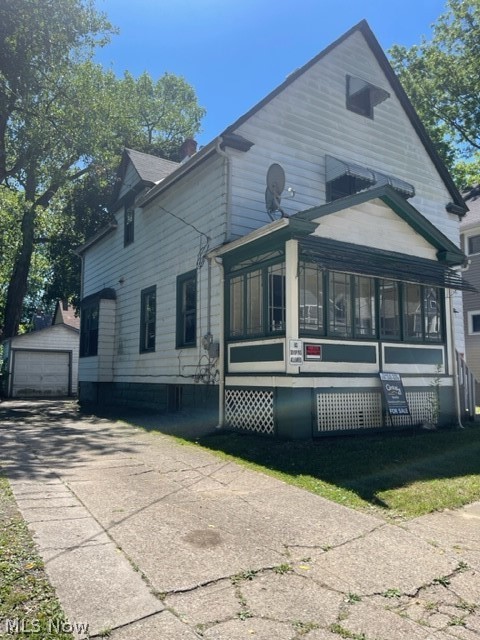 Main image without alt text