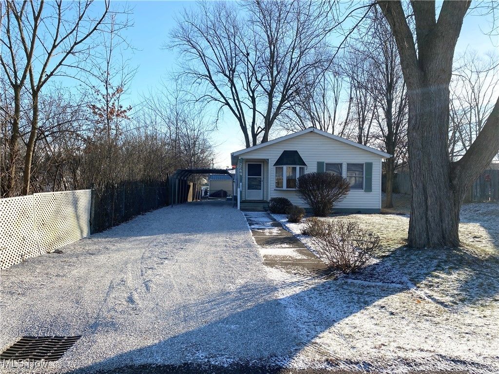 Photo of 2644 Delaware Avenue SW, Canton, OH 44706 (MLS # 5176967)