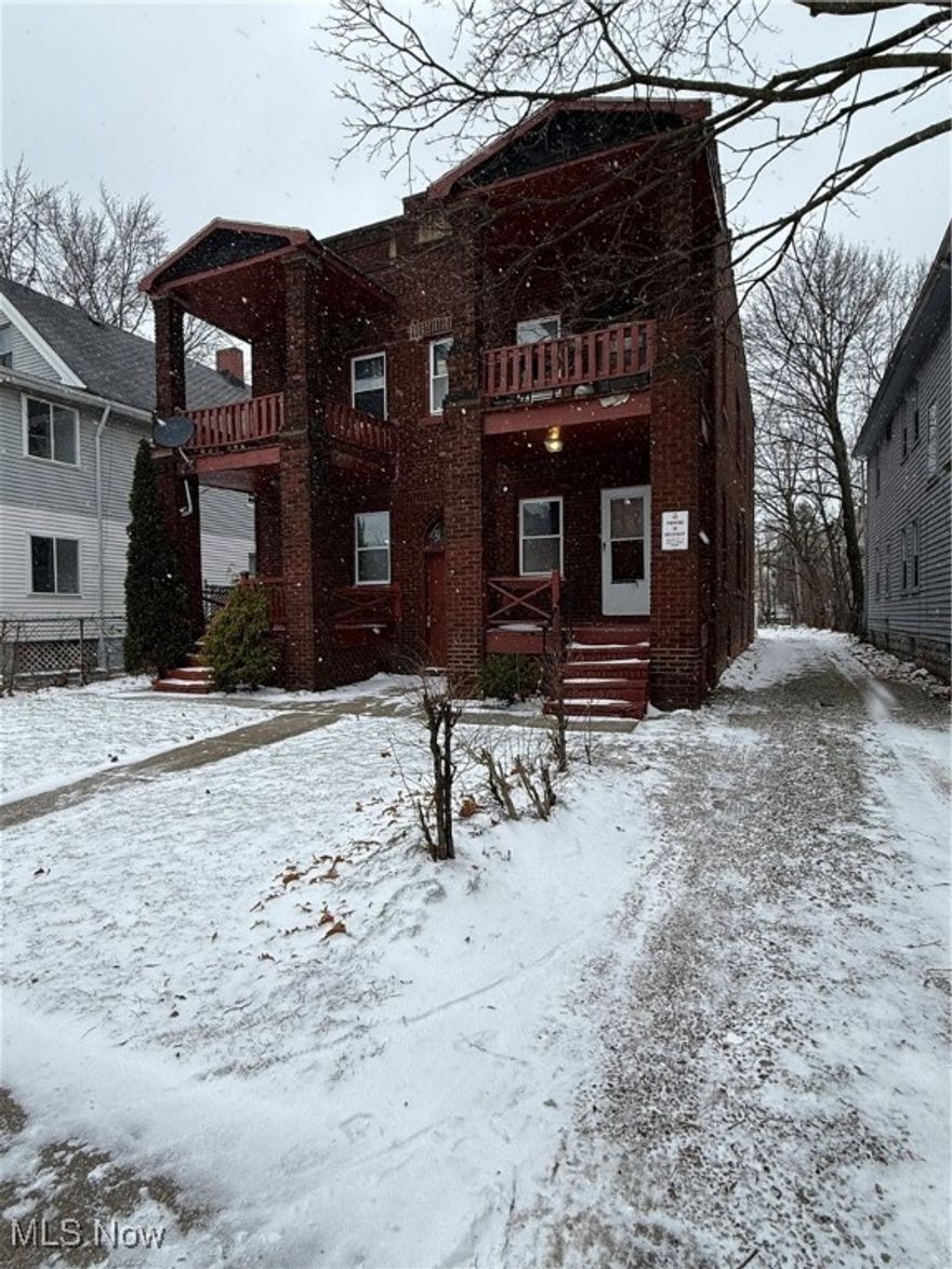 Great opportunity to rent this first floor unit, 1 Bed, 1 Bath apartment. CMHA and EDEN applications are welcomed.