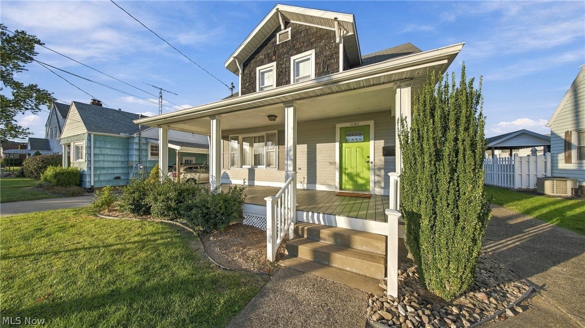 1107 Lakeview Drive