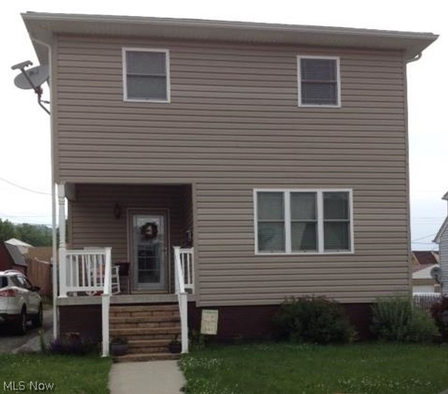 2 STORY 3 BR, 2.5 BATH VINYL-SIDED HOME COMPLETELY RENOVATED IN 2011. KITCHEN HAS QUARTZ COUNTERTOPS & RECESSED LIGHTING. PER OWNER HARDWOOD FLOORS. 2.5 CAR GARAGE HAS SEPARATE ELECTRICAL SYSTEM & WATER. GREAT LOCATION. CLOSE TO SCHOOLS.