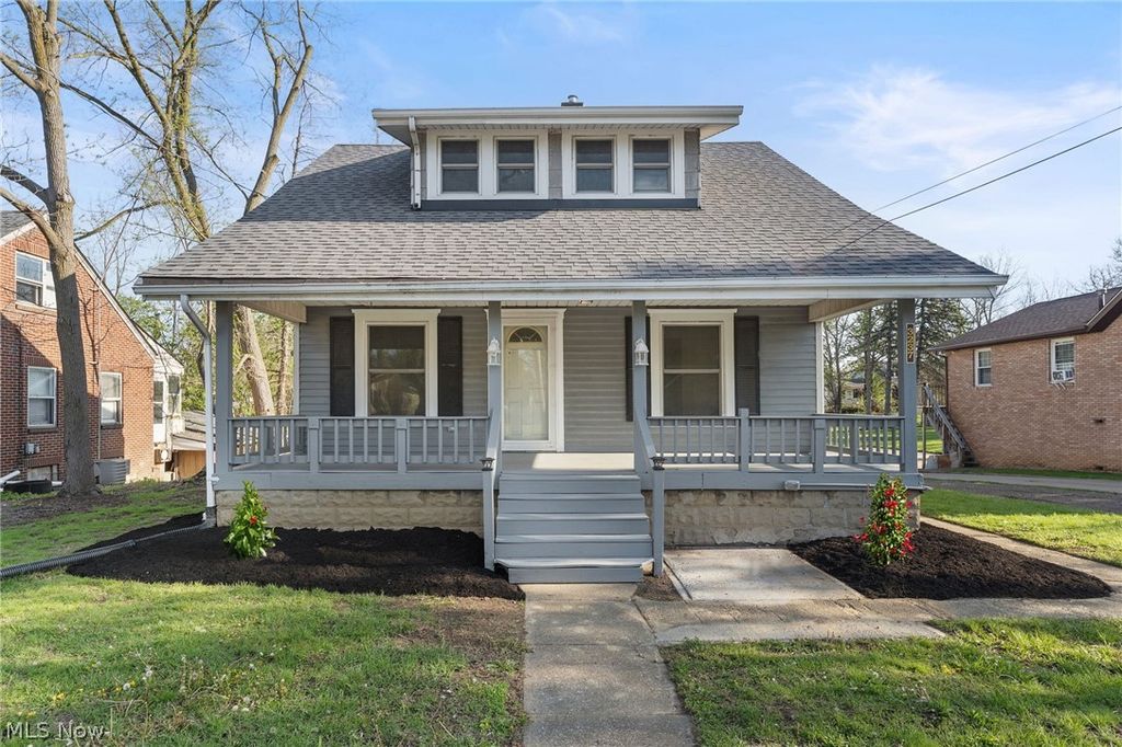 Photo of 3237 State Street NW, North Canton, OH 44720 (MLS # 5203922)