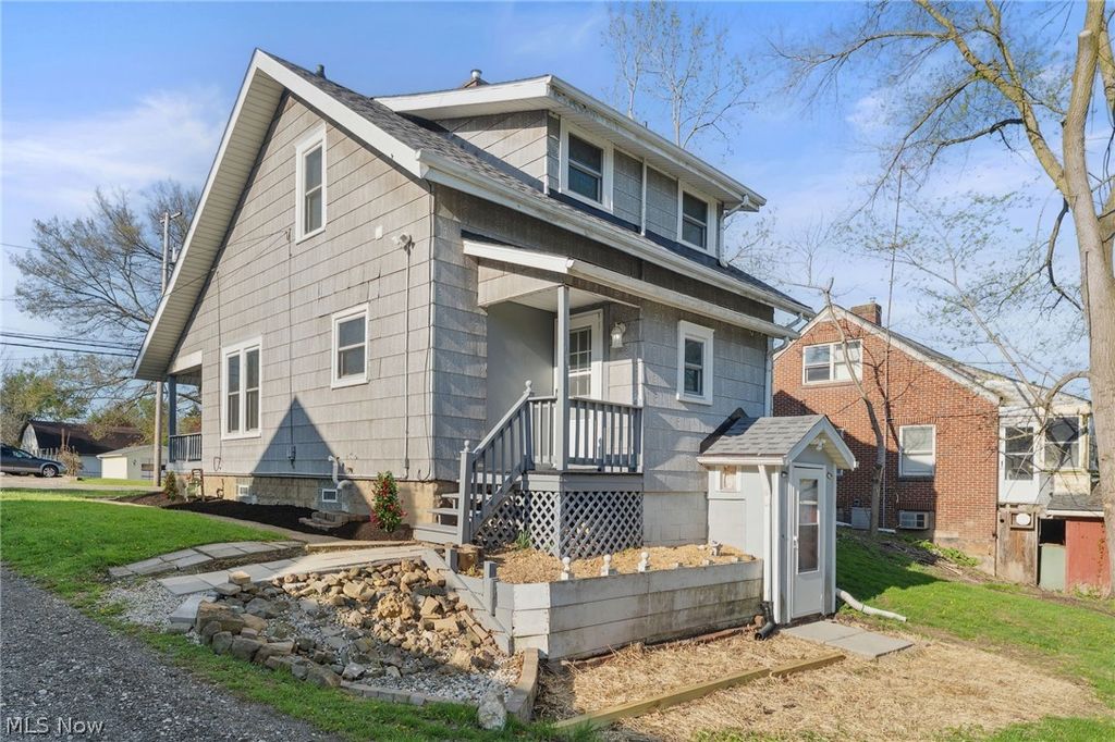 Photo of 3237 State Street NW, North Canton, OH 44720 (MLS # 5203922)