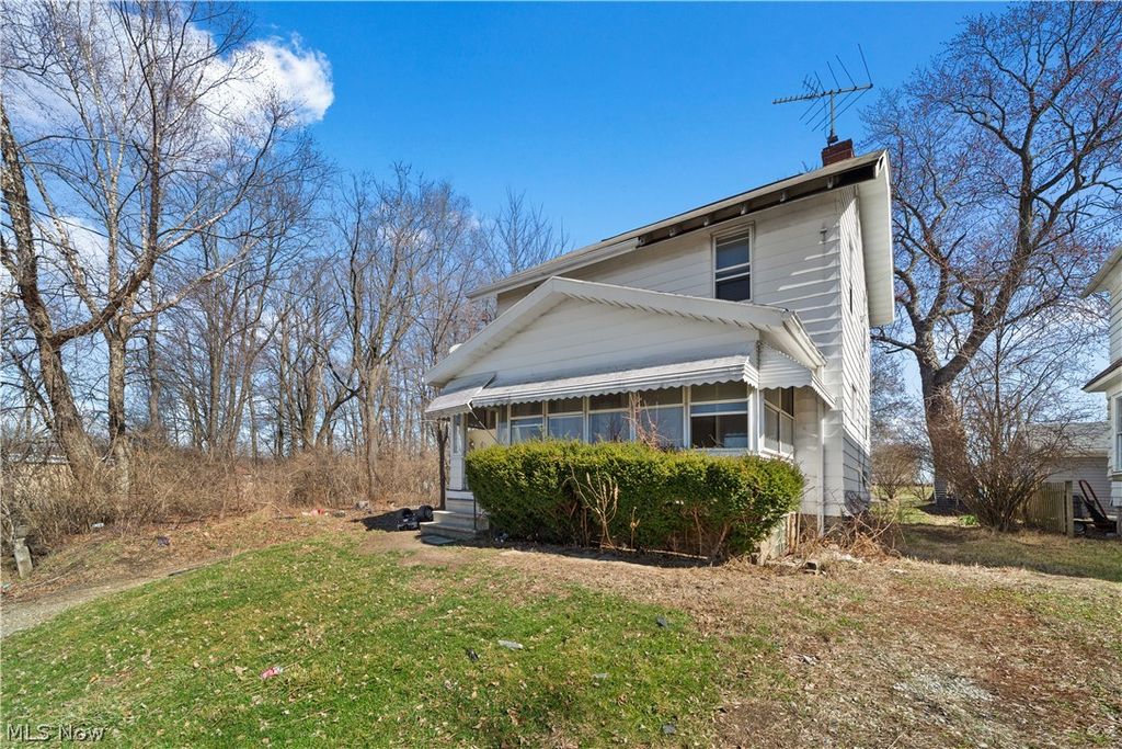 Photo of 2465 28TH St SW, Akron, OH 44314 (MLS # 5192901)