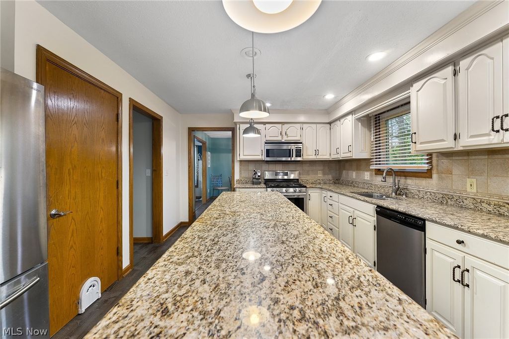 Photo of 510 Stoneybrook Lane, Canfield, OH 44406 (MLS # 5199173)