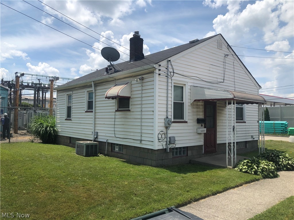 A cute and very well kept home just minutes from I-77.