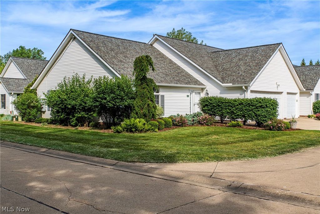 Photo of 416 Harbor Ridge Lane, Fairport Harbor, OH 44077 (MLS # 5217103)