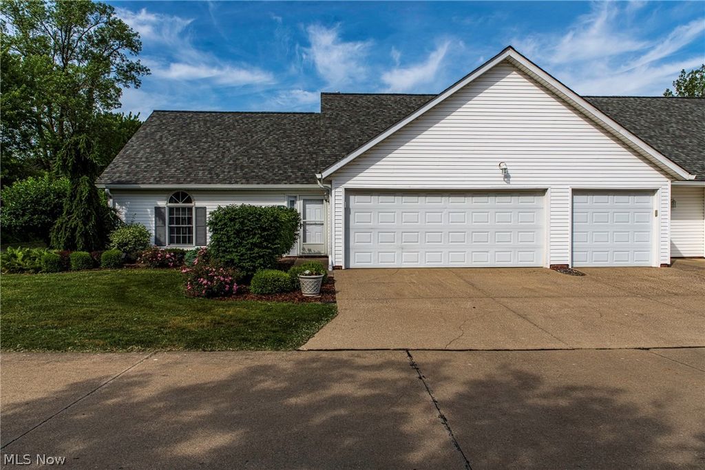 Photo of 416 Harbor Ridge Lane, Fairport Harbor, OH 44077 (MLS # 5217103)