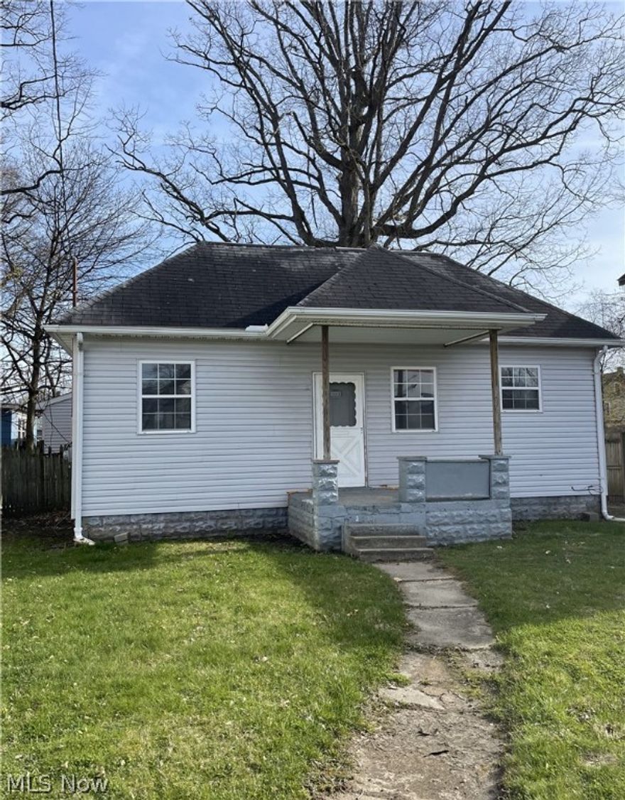 Calling all investors and first time homebuyers! Welcome to 1252 Kentucky Avenue! Enjoy first floor living with 2 bedrooms conveniently located on the main level. There is a finished loft area that can potentially be used as a third bedroom. Boasting an oversized two car garage with shelving and extra work space, this is the perfect home for a handyman! Don't miss your opportunity. Schedule your private viewing today!